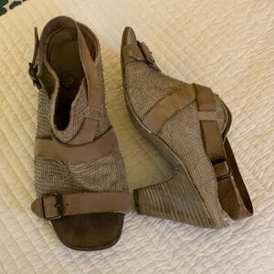 ❌ NEW LISTING ❌ KOBRA HEELED SANDALS BOUGHT N ITALY